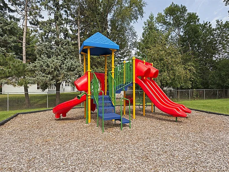 Minnehaha Manor — Photo 11