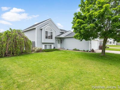 375 Tallgrass Dr NE, Cedar Springs, MI, 49319