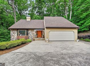 365 Crosstree Ln, Sandy Springs, GA 30328