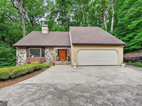 365 Crosstree Ln, Sandy Springs, GA 30328
