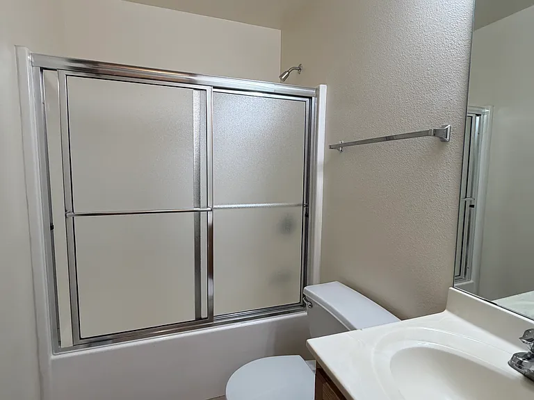 1418 Greensboro Dr — Photo 10