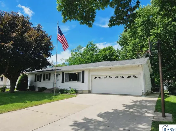 1204 8th St SE, Waseca, MN 56093