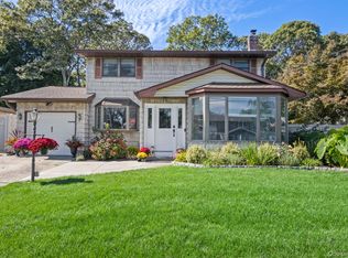 14 Mountain St, Ronkonkoma, NY 11779