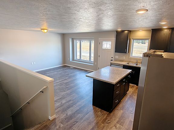 Entry Area w Kitchen Island option
