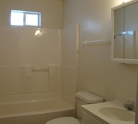 5th image of 403 N Elm Ave