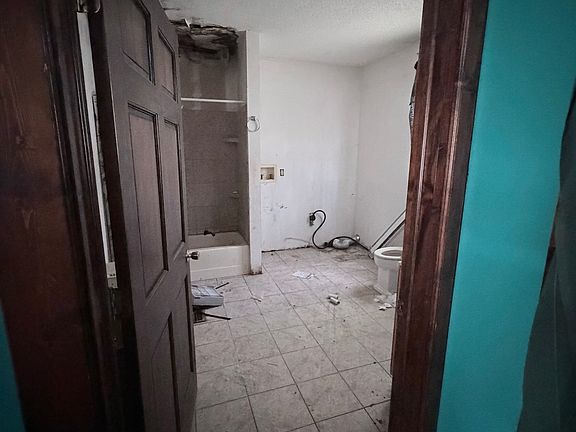 4th image of 2812 Brown St