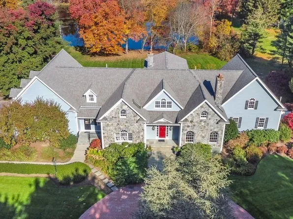 21-21 Farm St #A, Dover, MA 02030