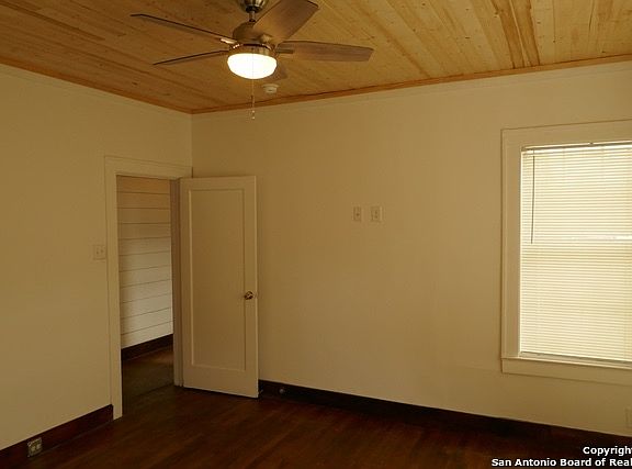 5th image of 614 E Dewey Pl Unit 4