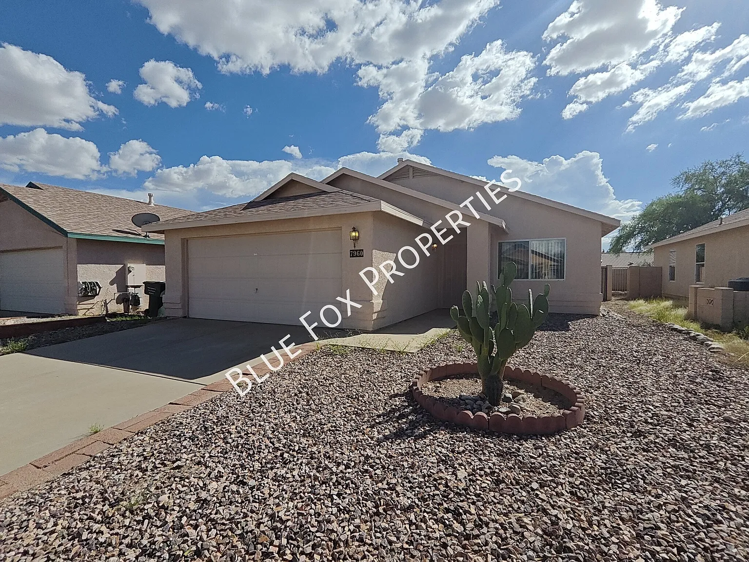 Beautiful home in Rita Ranch-No HOA — Photo 2