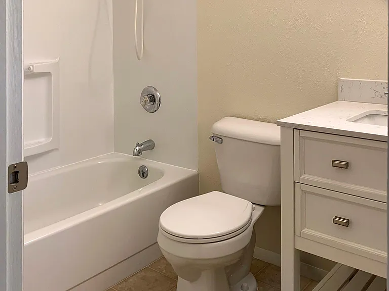 2310 Benton Ave — Photo 12