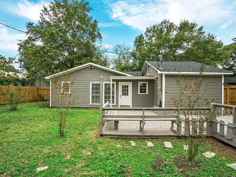 1110 Woods Dr — Photo 25