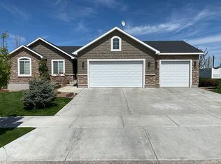 3809 E Willow Ridge Dr, Ammon, ID 83406