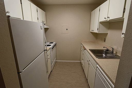 5th image of 2820 15th Ave W APT 103