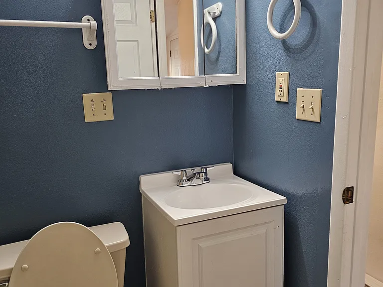 1518 W Otilia Dr #B — Photo 5