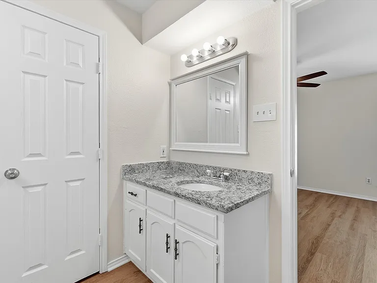7913 Pebblebrook Dr — Photo 10