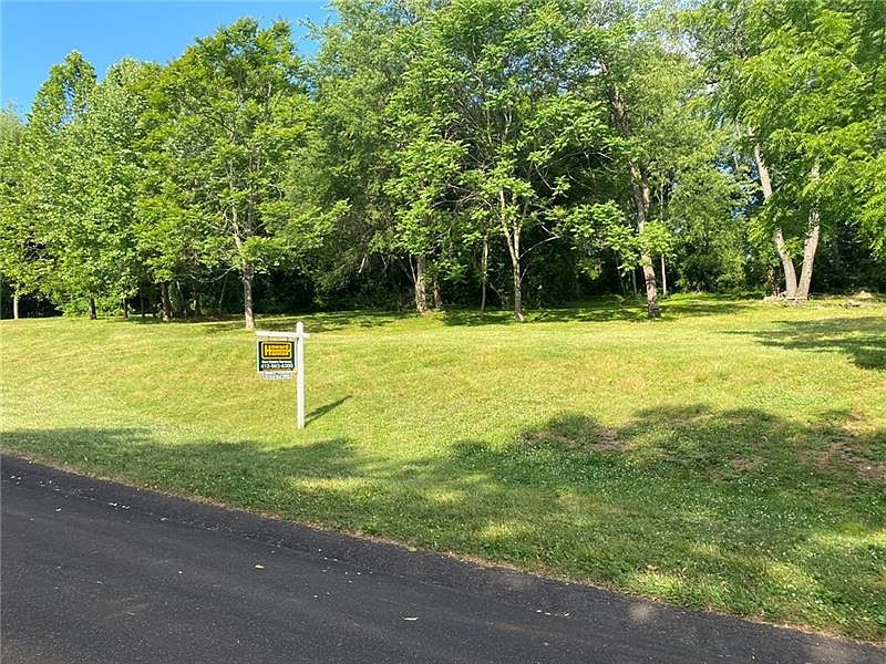 1st image of 8 Willow Farms Ln