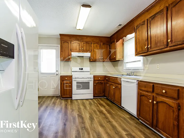 814 Dewey St — Photo 6