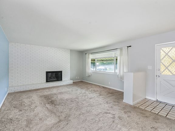 3rd image of 2366 Pauline Dr