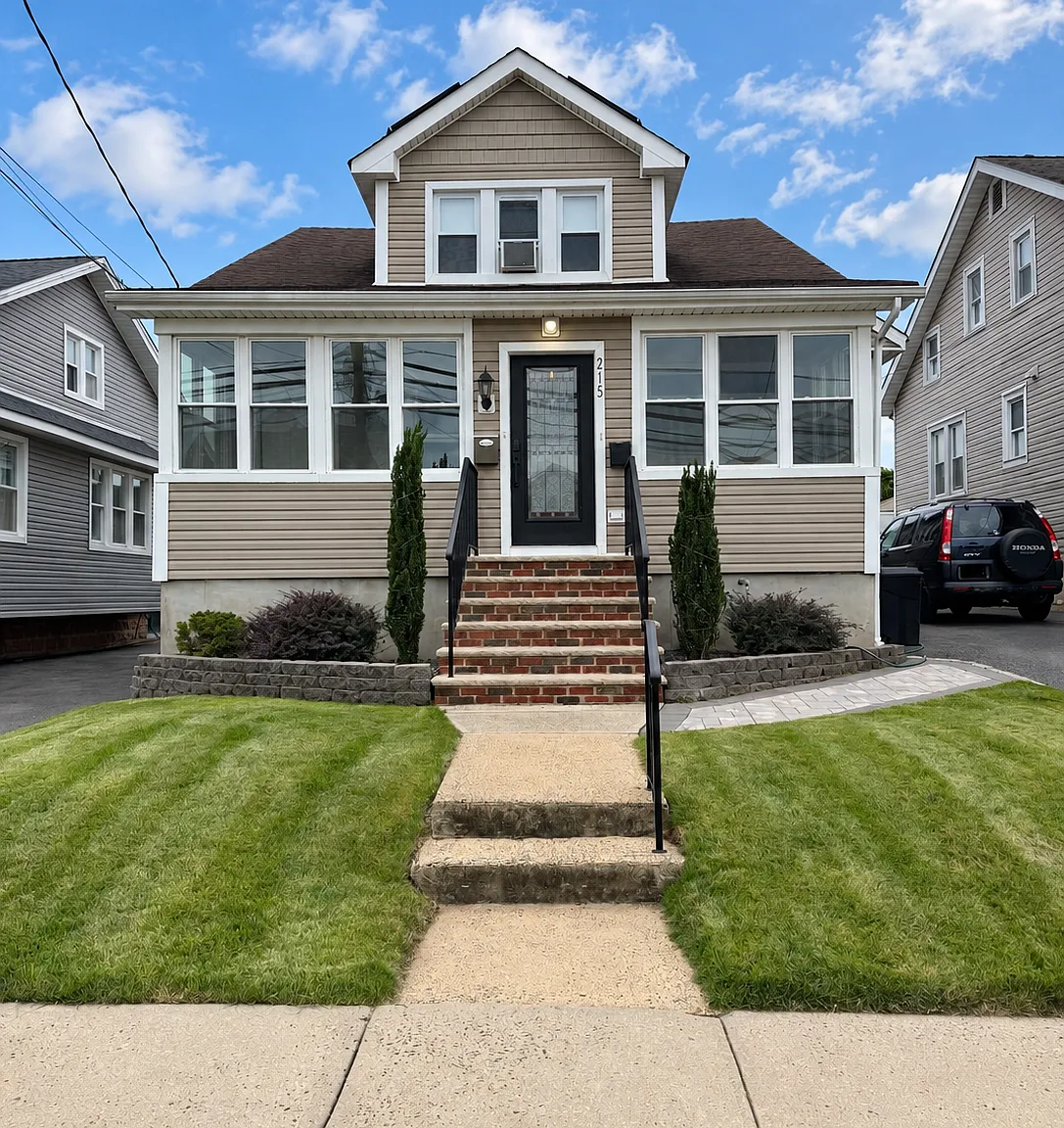 2 bed, 770 sqft, $2,200 — Photo 1