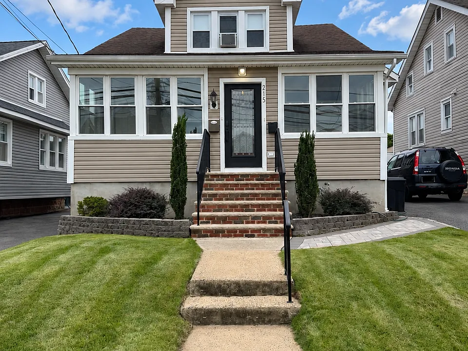 215 Crawford Ter #2