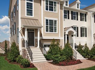 5 Putnam Dr, Danbury, CT 06810