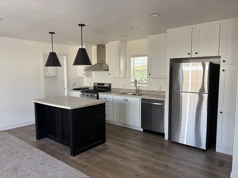 1700 State St #20 — Photo 1