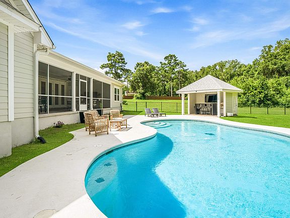 4th image of 225 Wisteria Ln