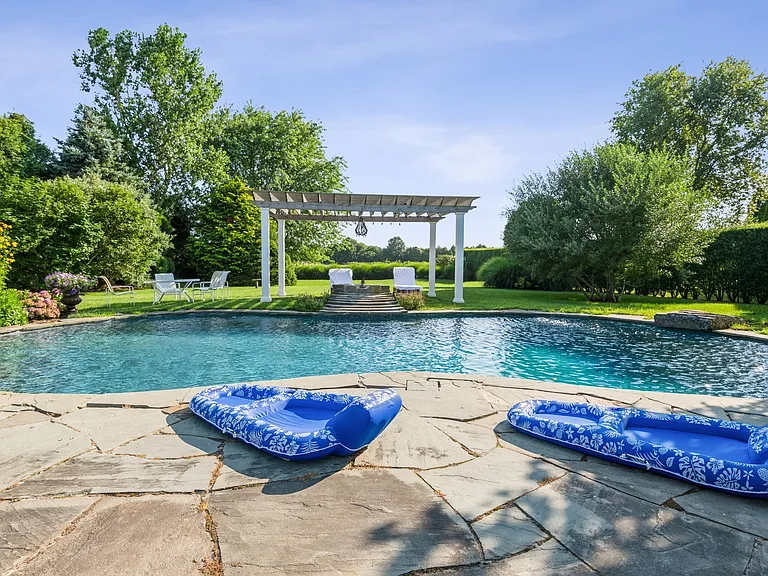 31 Fairbanks Ct — Photo 4