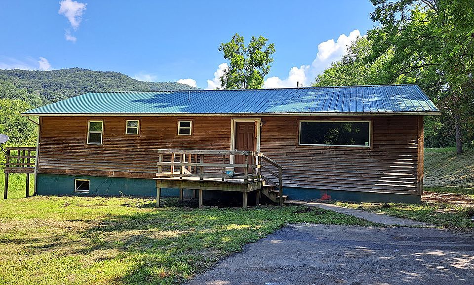 1st image of 1112 Wayside Creamery Rd