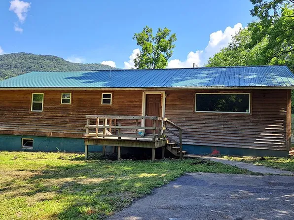 1112 Wayside Creamery Rd, Alderson, WV 24910