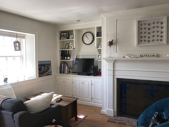 Living Room, (fireplace is decorative only)