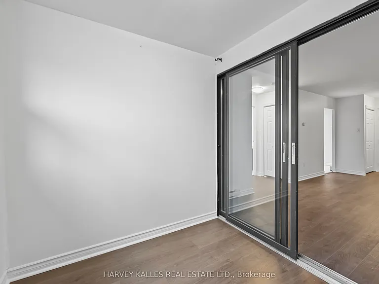 353 Queen St W #10 — Photo 20