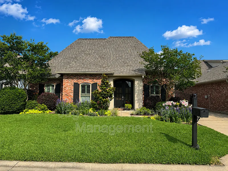 3 bed, 2.0 bath, 1563 sqft, $2,500 — Photo 2