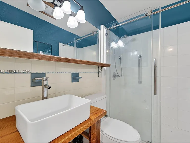607 Coconut Ave N — Photo 13