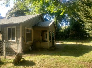 1056 NE Rifle Range St, Roseburg, OR 97470