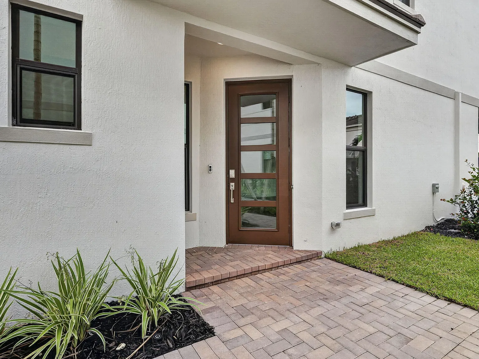 3 bed, 2.5 bath, 1992 sqft, $4,800 — Photo 3