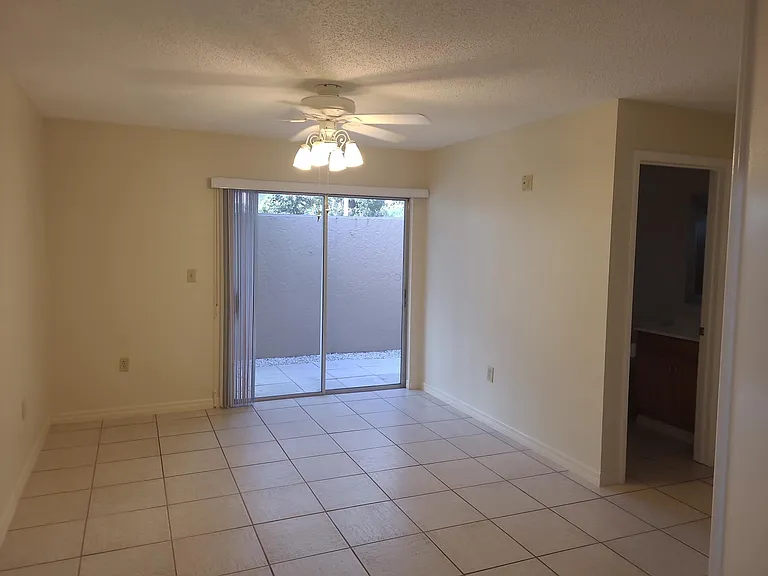 4273 Eastwood Dr — Photo 11