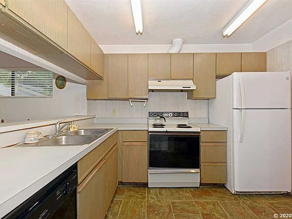 3rd image of 3540 NW 37th Ave #B-5