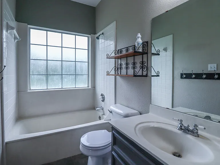 1810 Mesa Oaks Cir — Photo 30