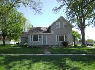 910 6th St, Durant, IA 52747