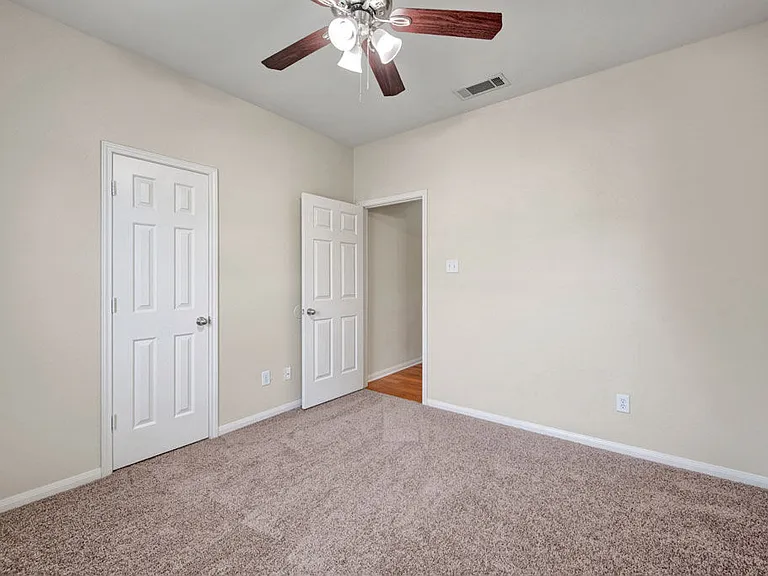 Riviera Apartments — Photo 21