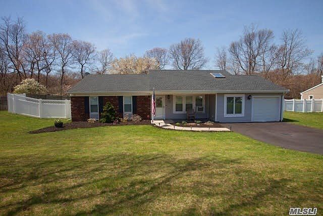 1st image of 28 Sabre Dr