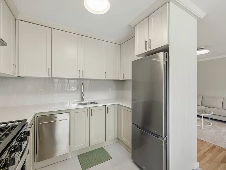 901 Washington Dr — Photo 5