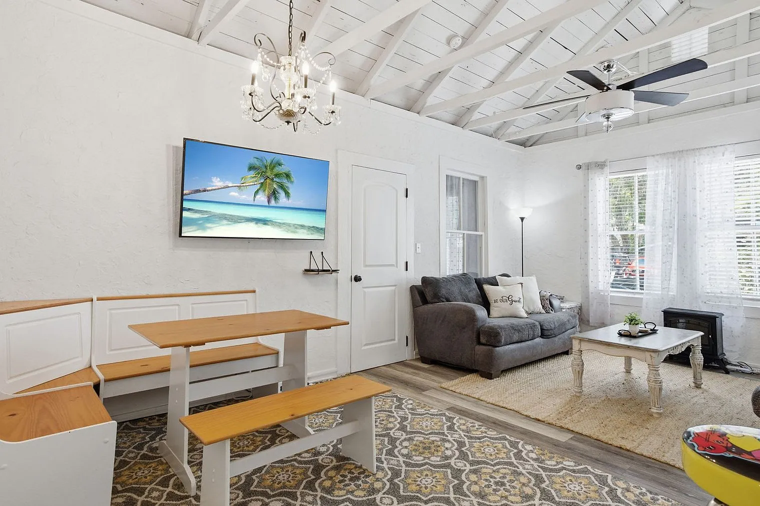 3 bed, 2.0 bath, 1044 sqft, $8,643 — Photo 3