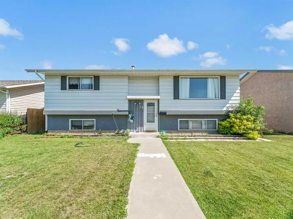 28 S Rossdale St SE, Medicine Hat, AB T1B 1X4