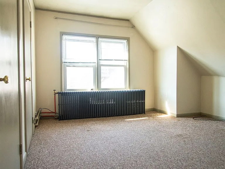 15-17 N 15th Ave E — Photo 8