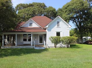 208 Lucas Ave, Palacios, TX 77465