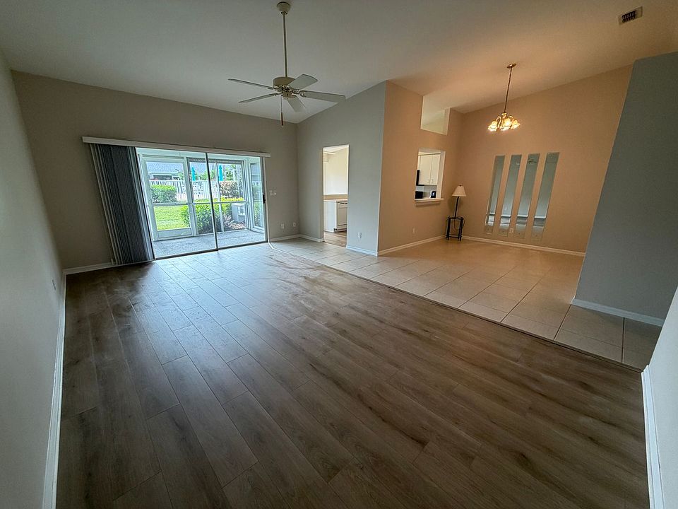 1st image of 10904 Regent Cir #1004
