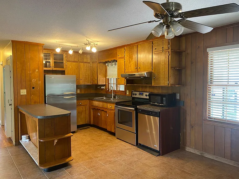 1050 Clarence Binkley Rd — Photo 13