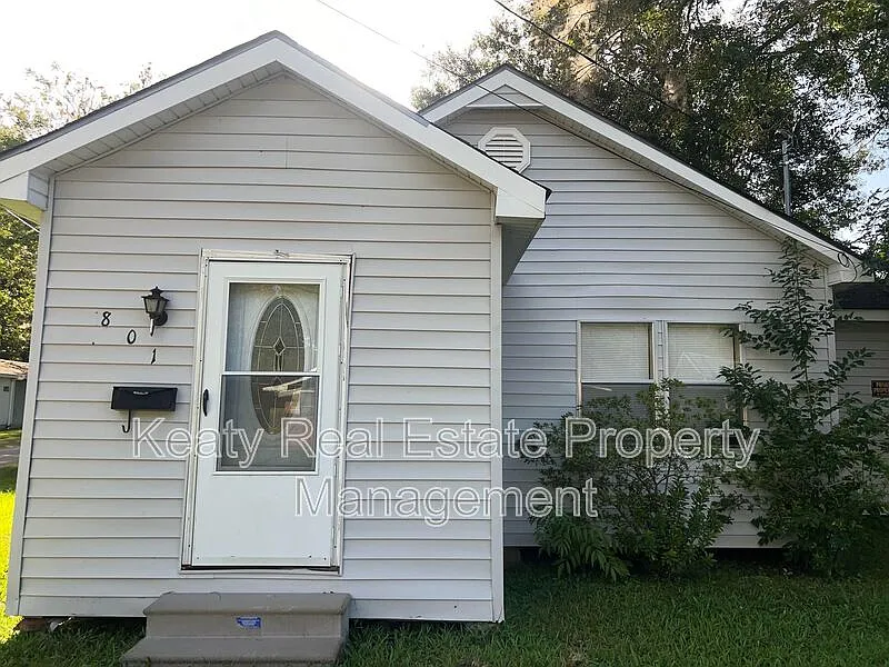 2 bed, 1.0 bath, 700 sqft, $750 — Photo 1